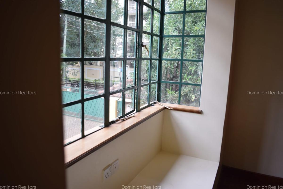4 Bed Townhouse with En Suite at Brookside Gardens - 16