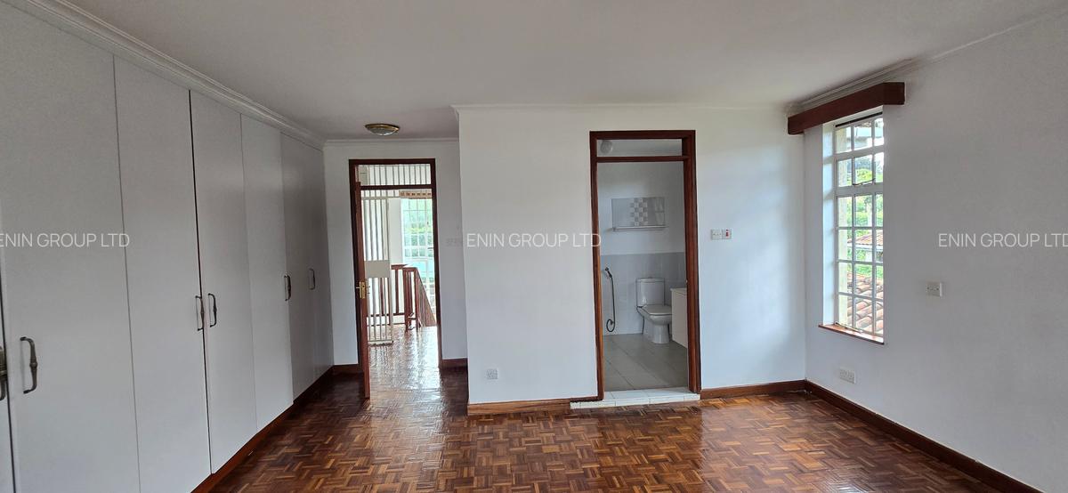 4 Bed Townhouse with En Suite at Rosslyn Garden - 11