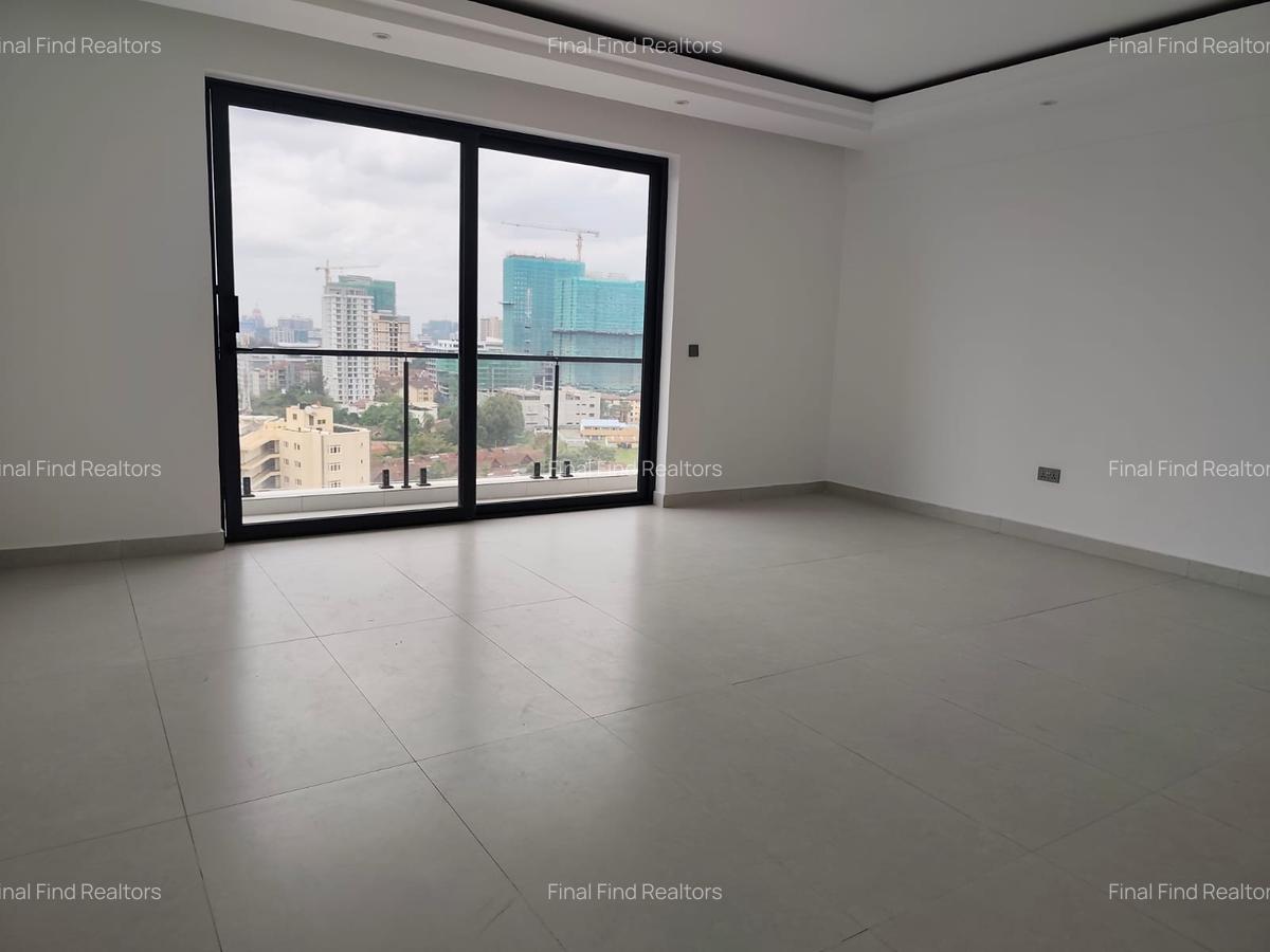 3 Bed Apartment with En Suite in Brookside - 10