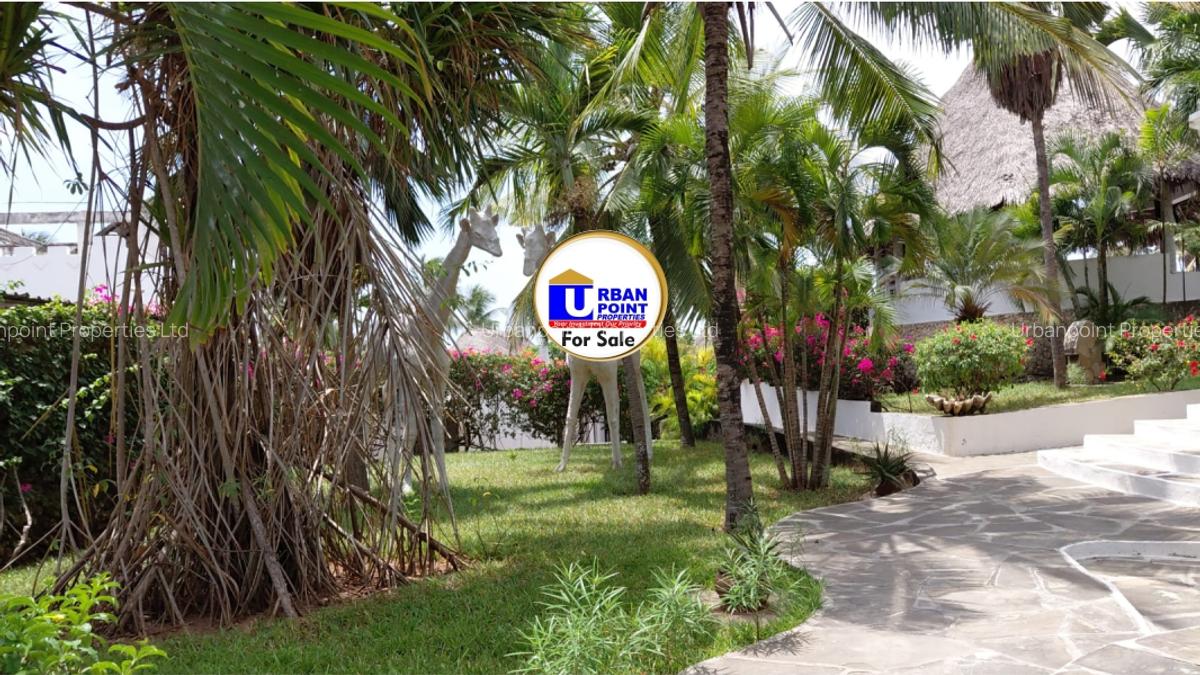 8 Bed House with En Suite in Watamu - 4