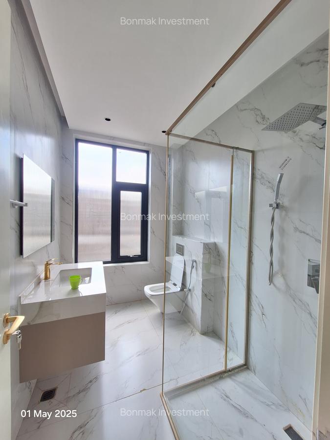 5 Bed Townhouse with En Suite at Lavington Green - 14
