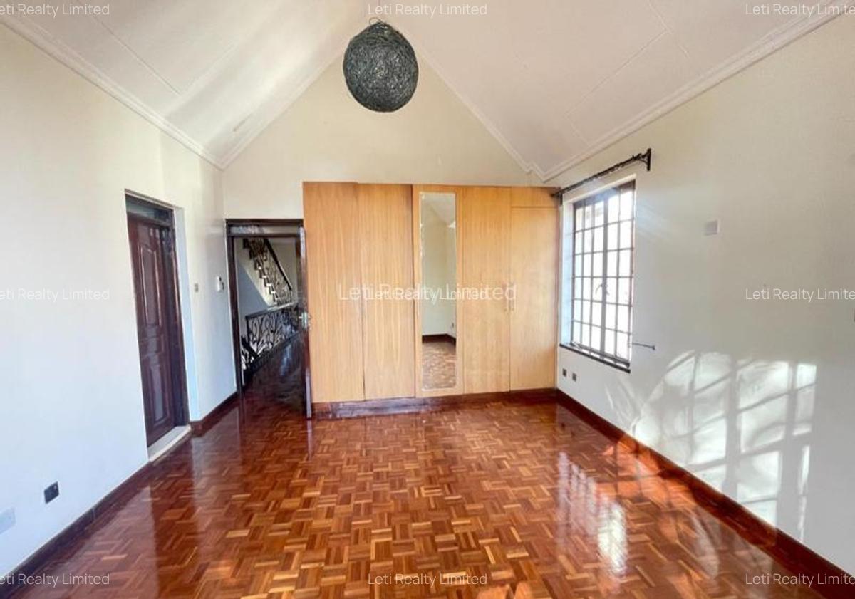 5 Bed Townhouse with En Suite in Lavington - 10
