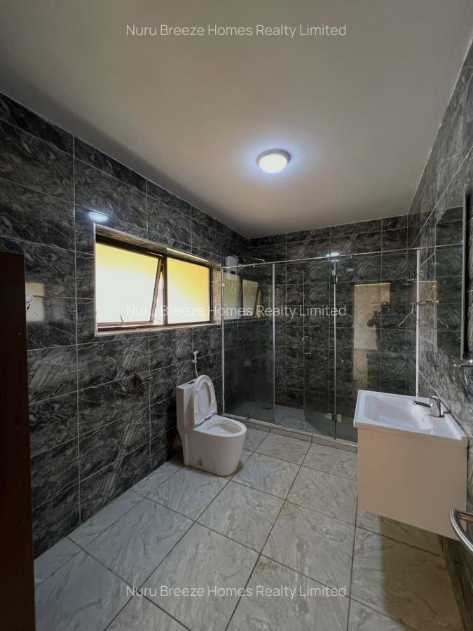 5 Bed Townhouse with En Suite in Lavington - 6