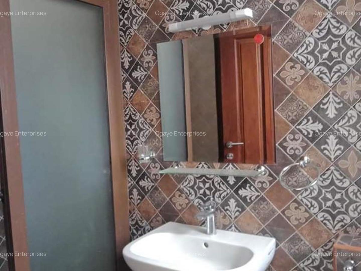 3 Bed Apartment with En Suite at 801181 - 7