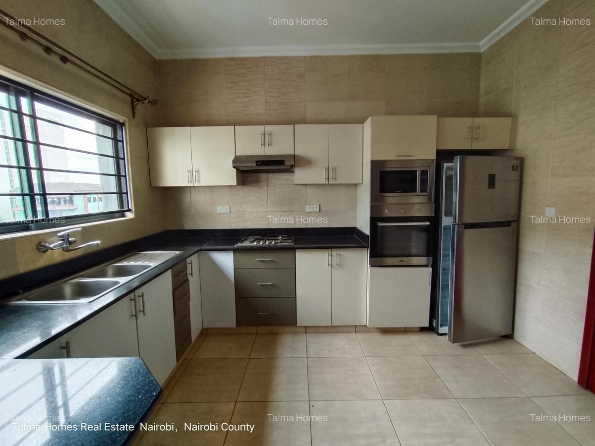 3 Bed Apartment with En Suite in Westlands Area - 15