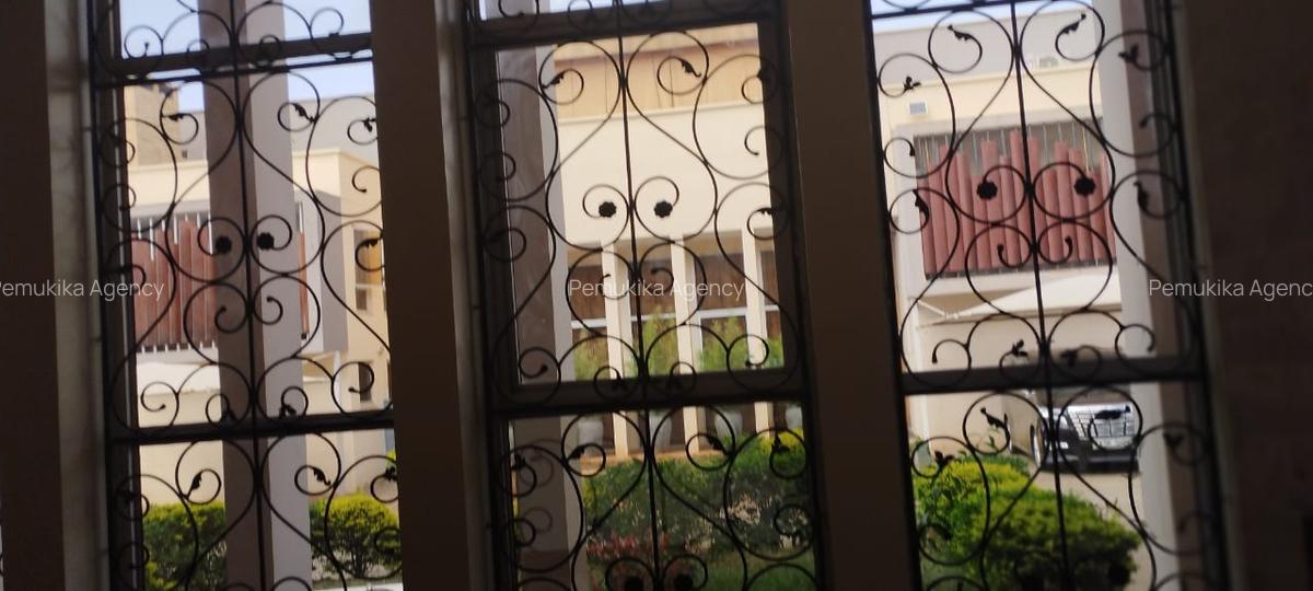 6 Bed Townhouse in Valley Arcade - 7