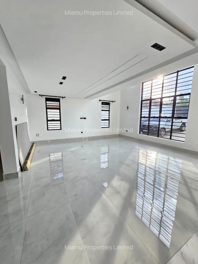 5 Bed House with Garden in Cianda - 5