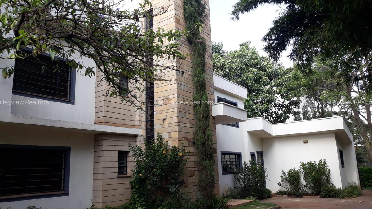 5 Bed Townhouse with En Suite at Lavington - 7