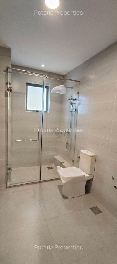 4 Bed House with En Suite in Rosslyn - 15