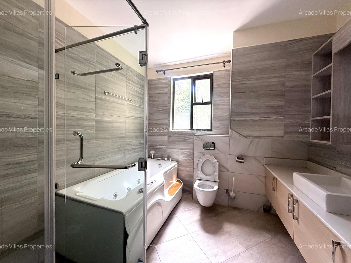 5 Bed Townhouse with En Suite in Lavington - 18