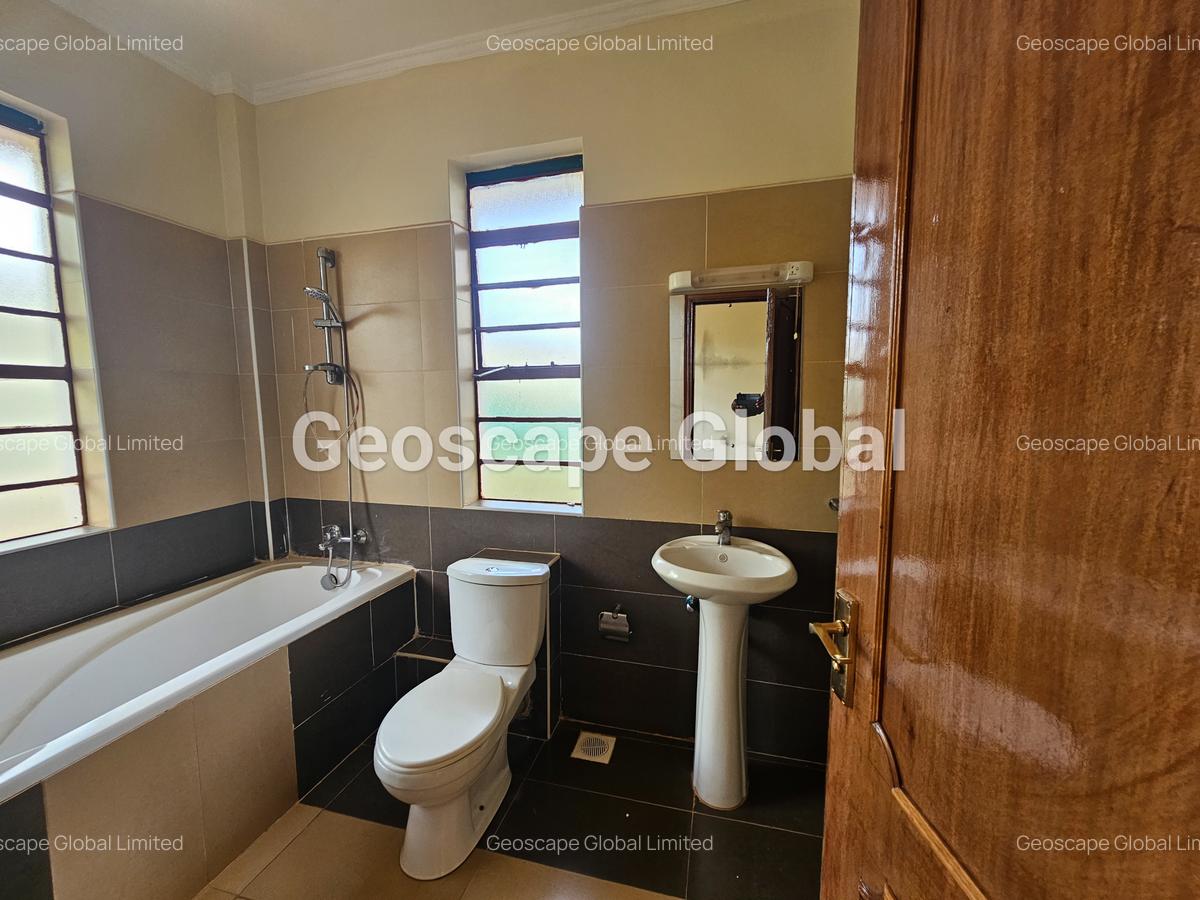 4 Bed House with En Suite in Runda - 8