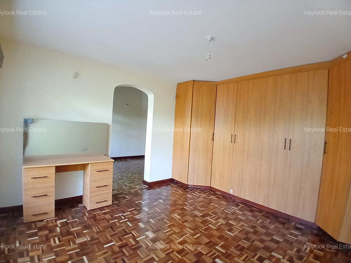 4 Bed Townhouse with En Suite at Lavington Green - 15
