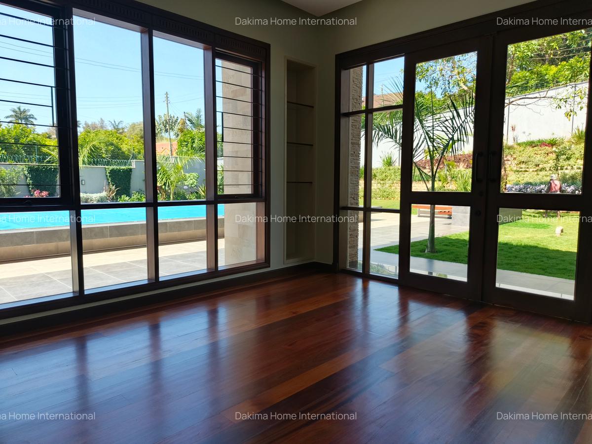 4 Bed House with En Suite in Runda - 11