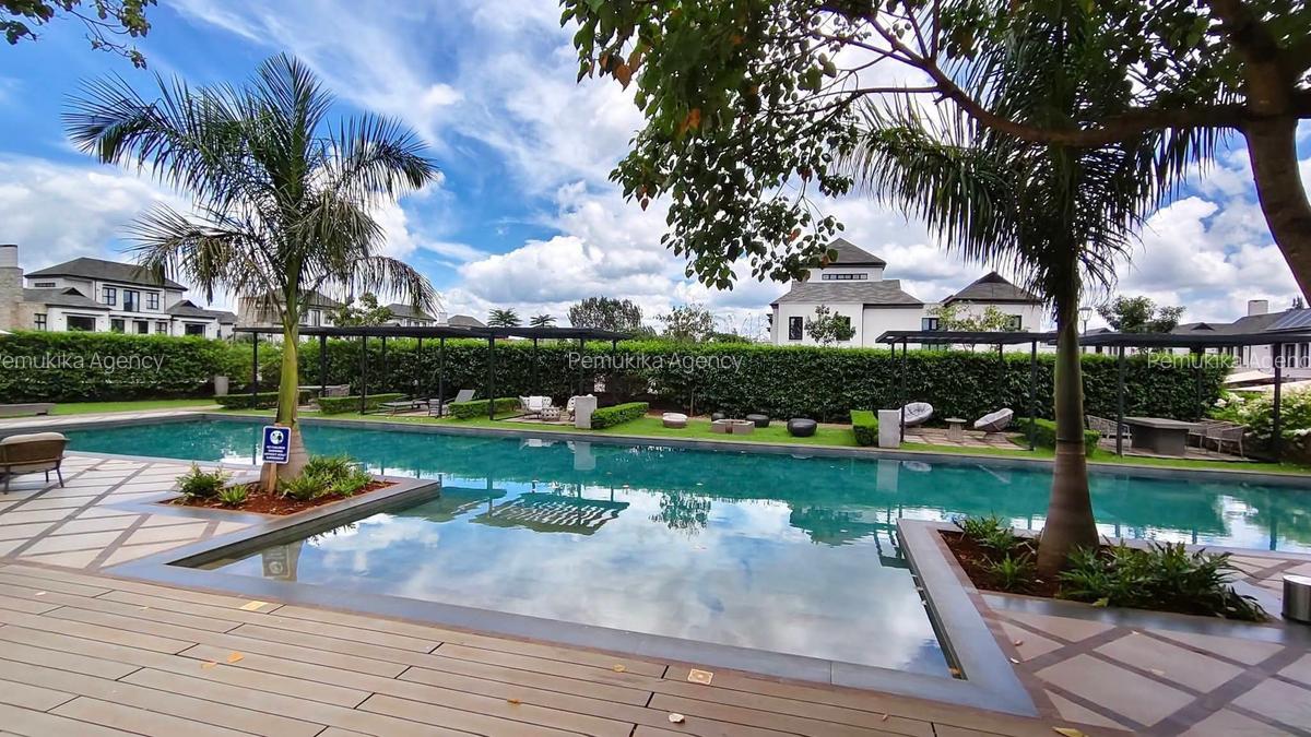 5 Bed Villa with En Suite in Runda - 1