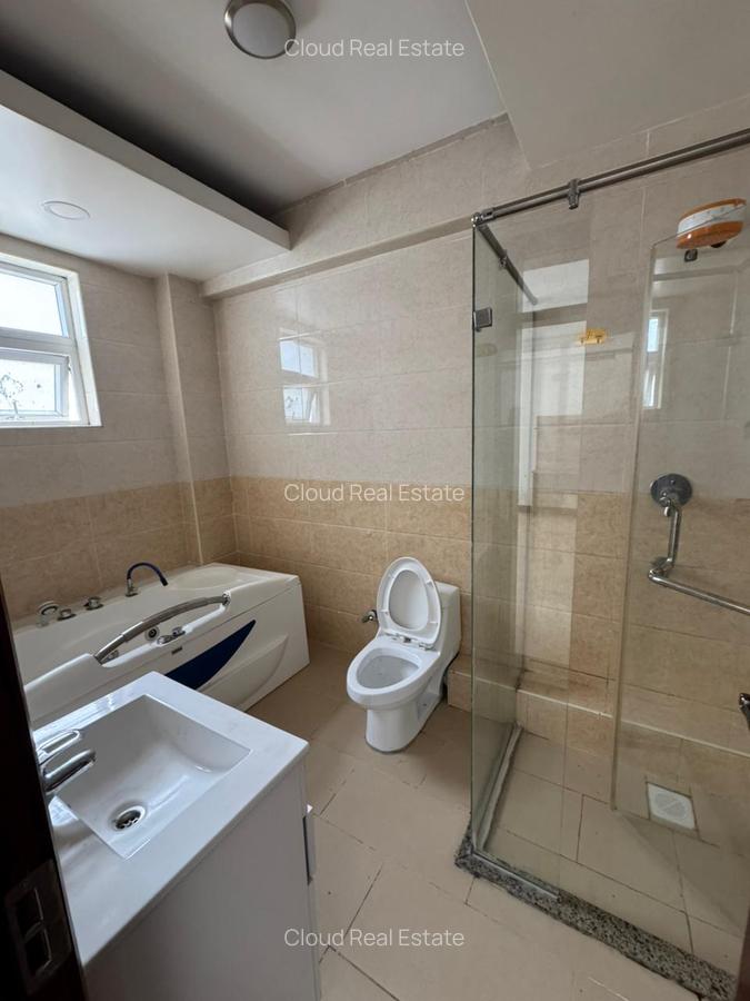 3 Bed Apartment with En Suite in Lavington - 4