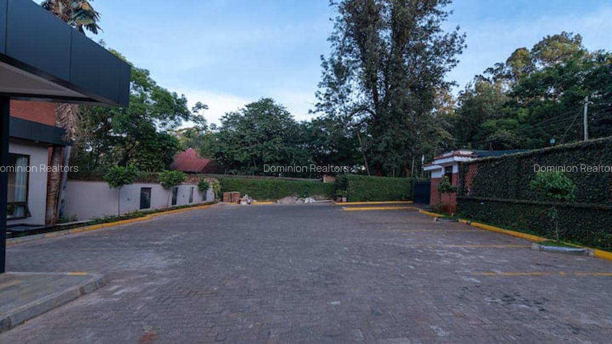 Serviced 1 Bed Apartment with En Suite at Kolobot Drive - 11