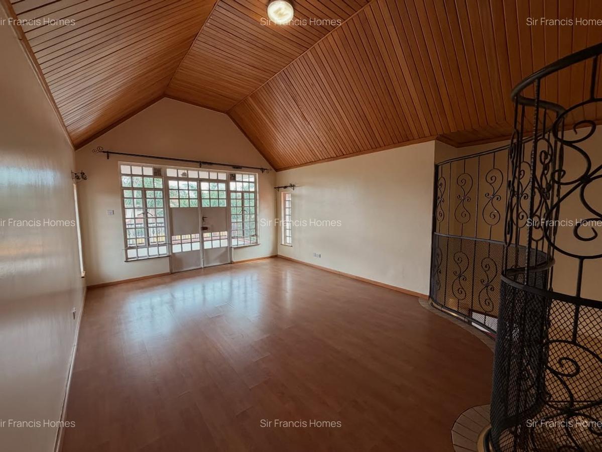 5 Bed House with En Suite in Runda - 2