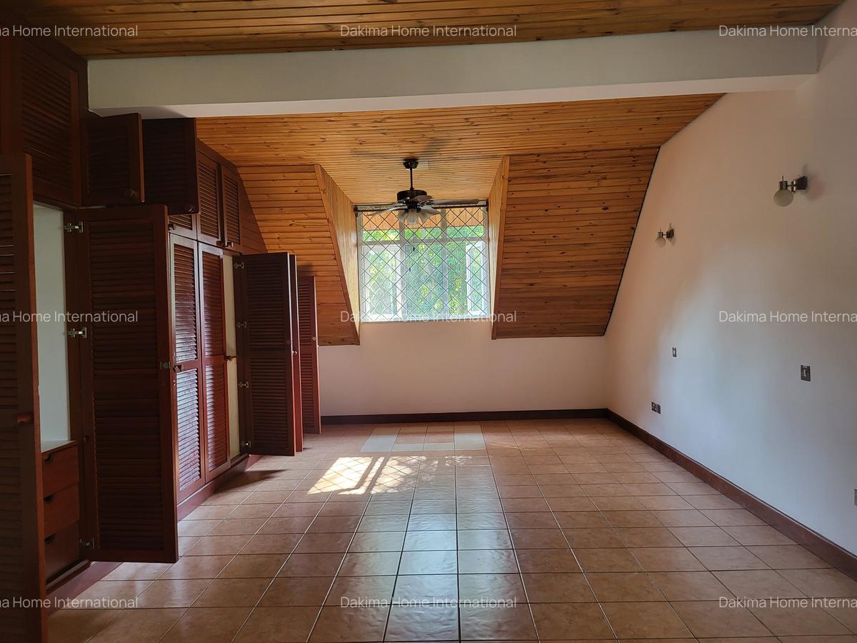 5 Bed Townhouse with En Suite in Rosslyn - 14