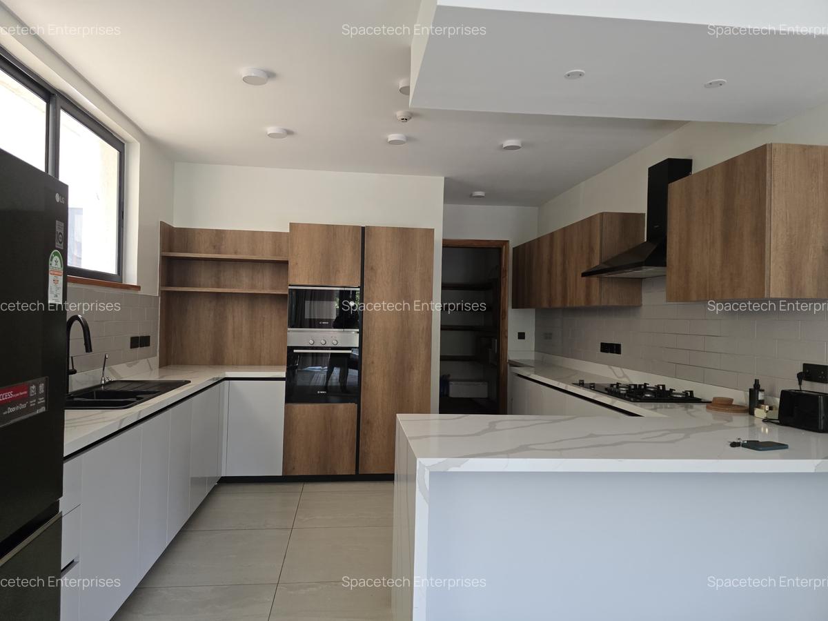 Furnished 4 Bed Apartment with En Suite in Spring Valley - 20