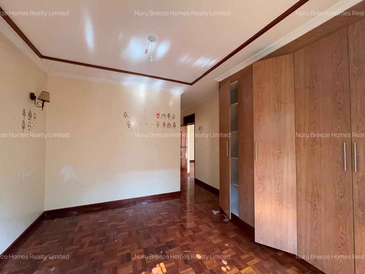 4 Bed Townhouse with En Suite in Lavington - 6