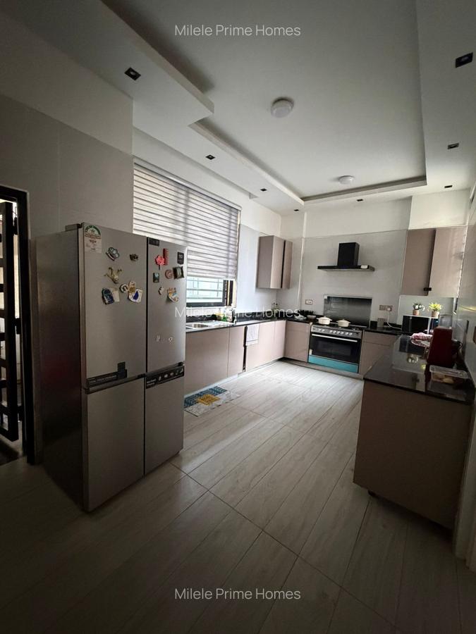 Serviced 6 Bed Apartment with En Suite at Parklands - 12