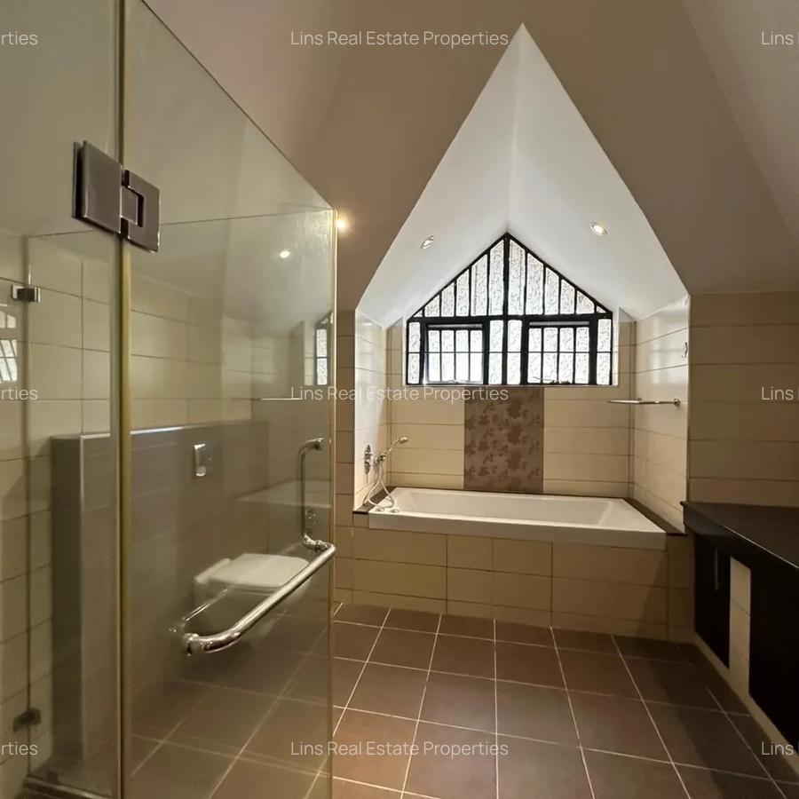 5 Bed Townhouse with En Suite in Lavington - 15