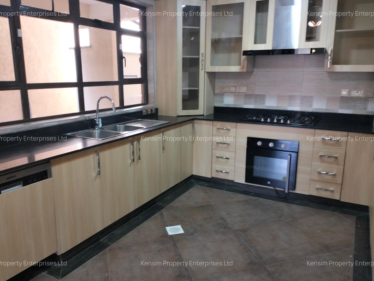 5 Bed Townhouse with En Suite in Lavington - 10