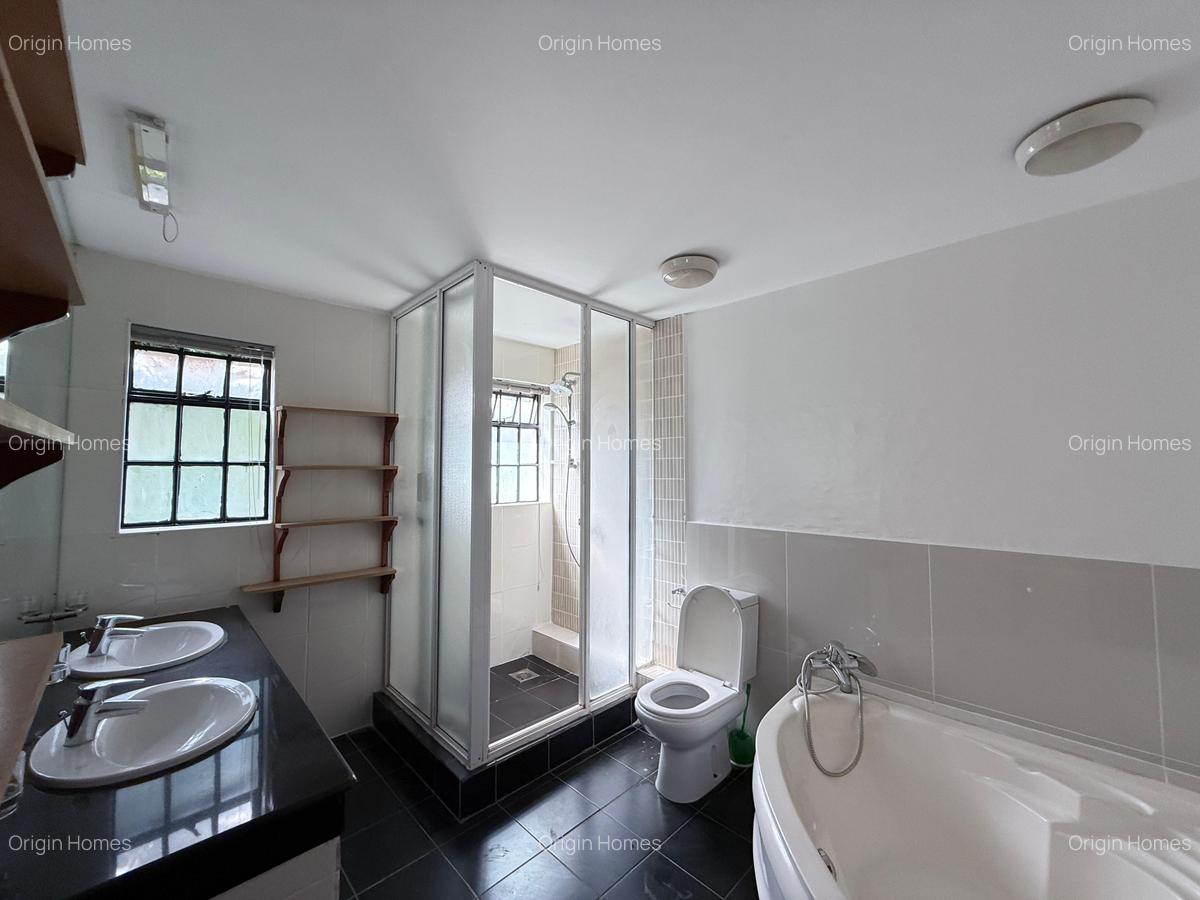 5 Bed Townhouse with En Suite at Lavington - 17