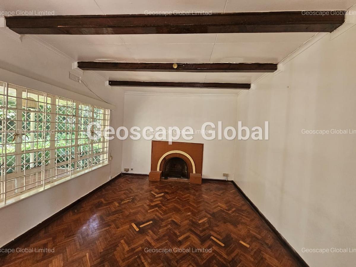 2 Bed House with En Suite in Rosslyn - 6