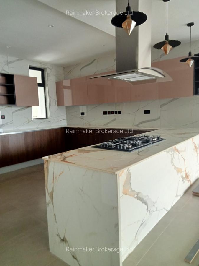 Serviced 4 Bed Apartment with En Suite in Riverside - 9
