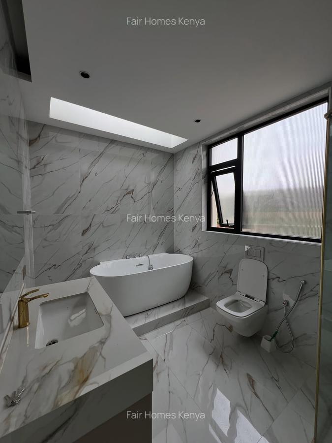 5 Bed Townhouse with En Suite at Lavington Green - 16