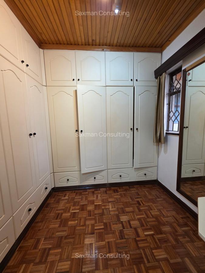 5 Bed House with En Suite in Runda - 18