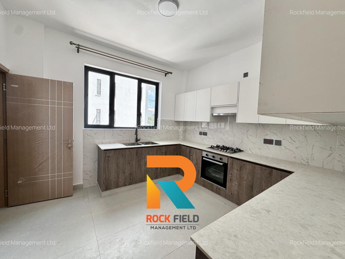 3 Bed Apartment with En Suite in Brookside - 7