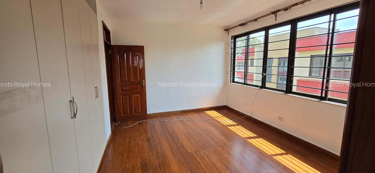 5 Bed Townhouse with En Suite at Lavington Convent Drive - 18