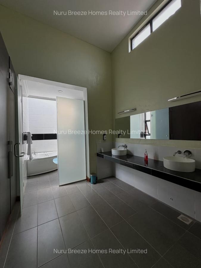 5 Bed Townhouse with En Suite in Karen - 11