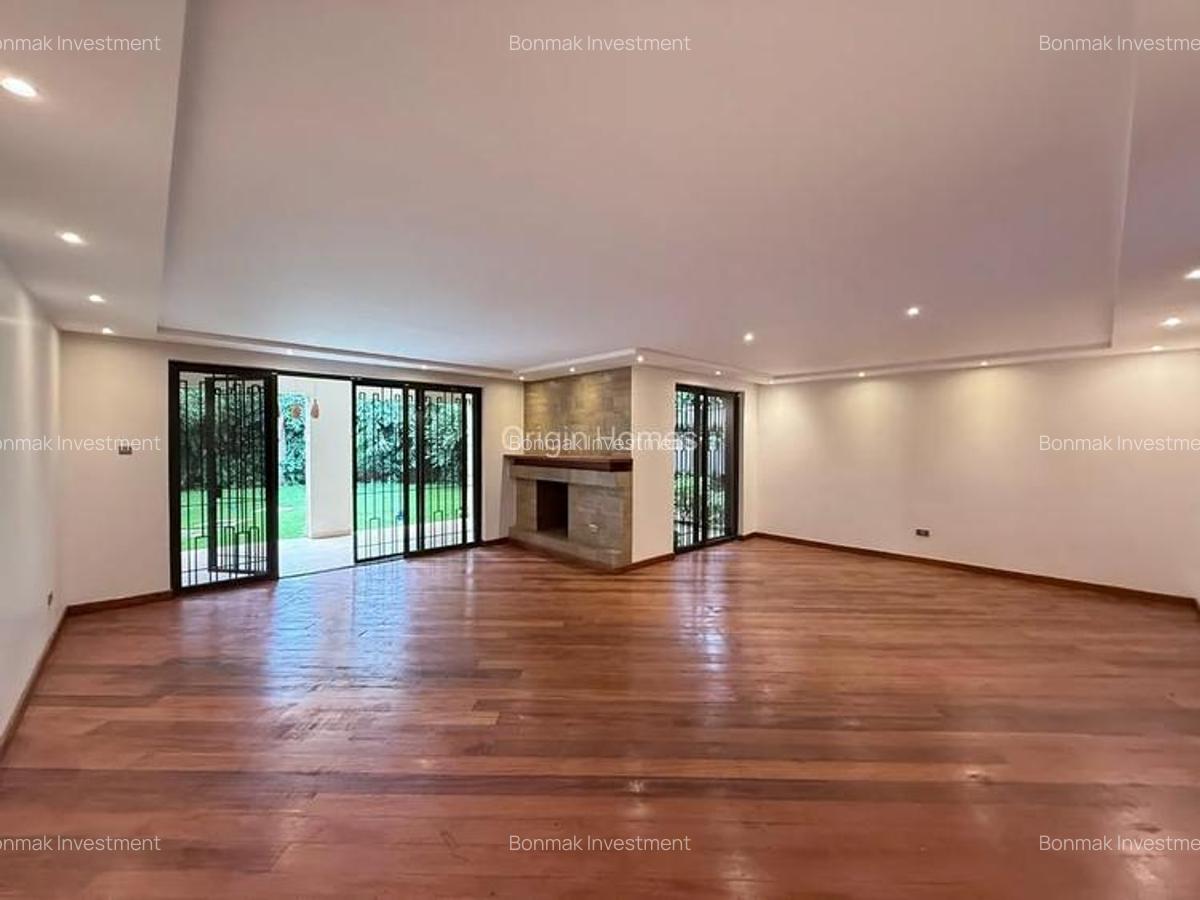 5 Bed Townhouse with En Suite at Lavington Green - 8