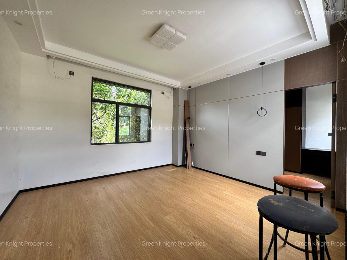 5 Bed Townhouse with En Suite in Lavington - 4