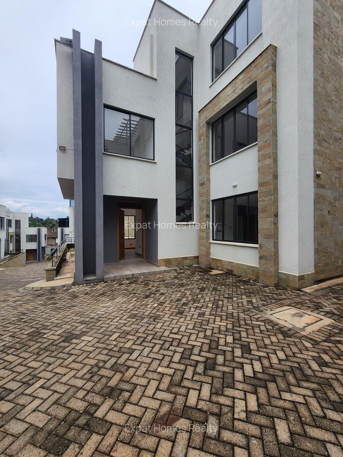 5 Bed Villa with En Suite in Lavington - 4