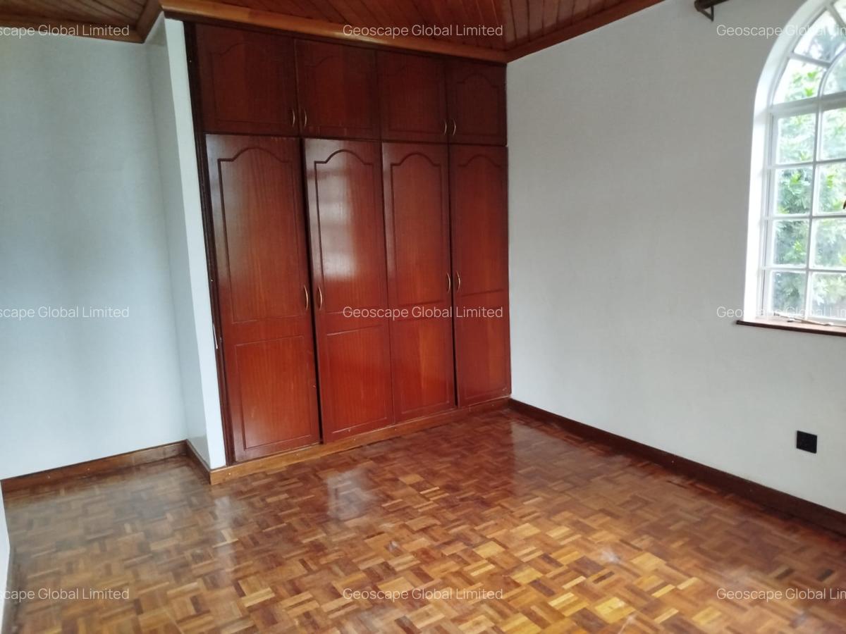 5 Bed House with En Suite in Lavington - 6