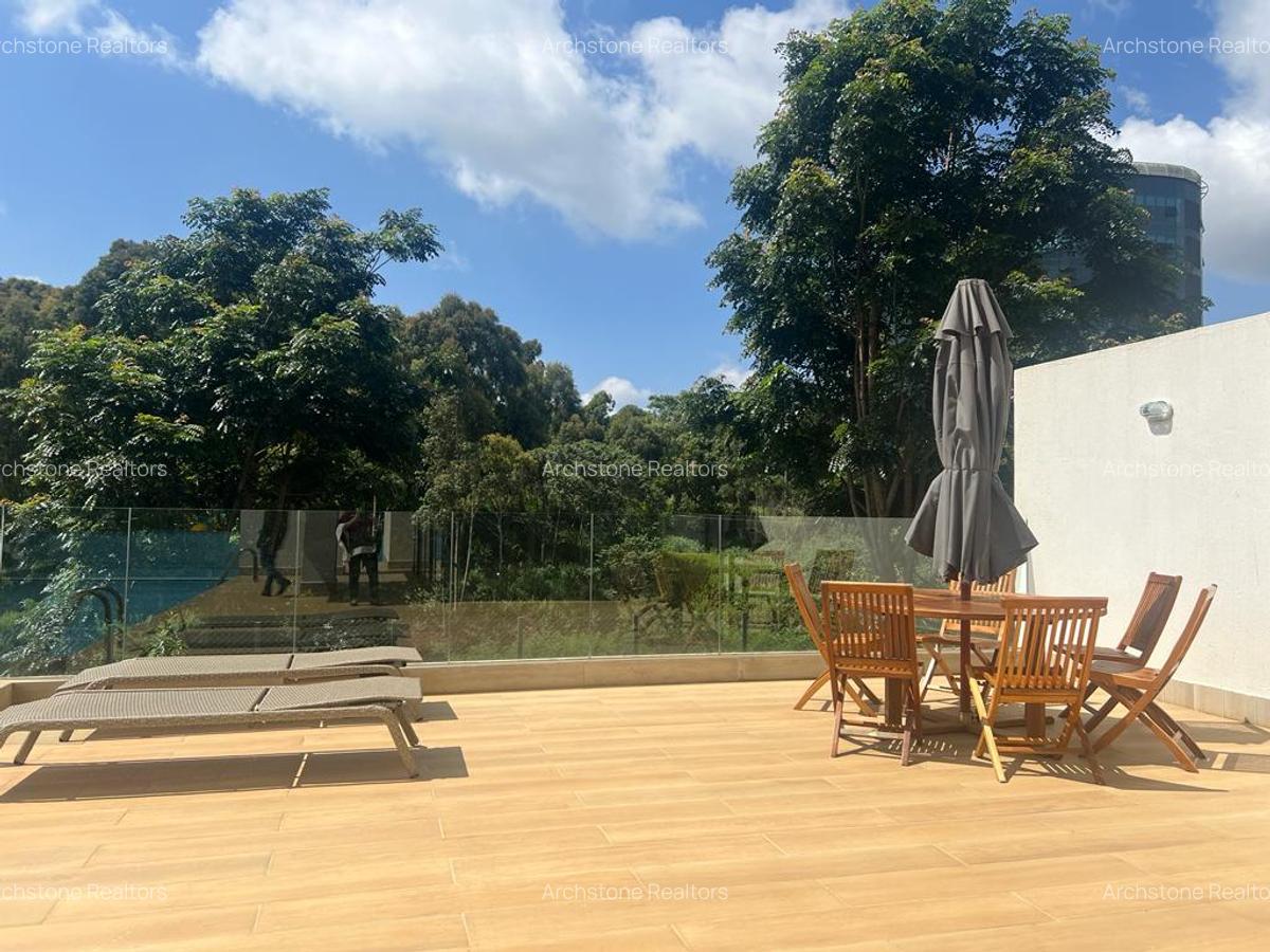 1 Bed Apartment with Swimming Pool in Rosslyn - 2