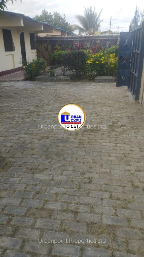 2 Bed House with En Suite at Kiembeni - 6