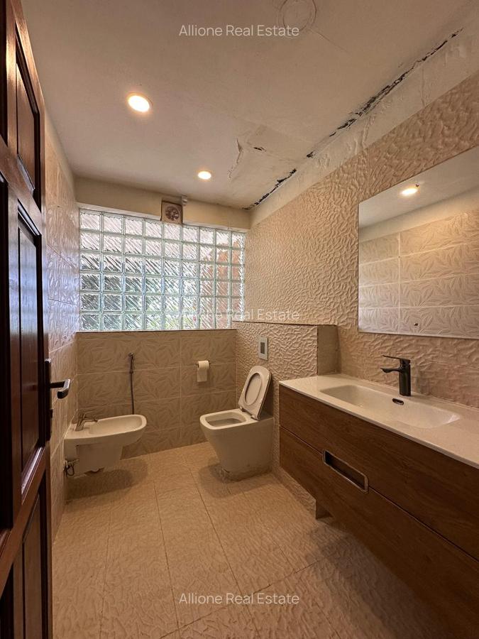 5 Bed House with Swimming Pool in Runda - 13