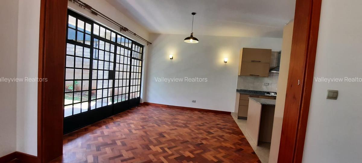 5 Bed Townhouse with En Suite at Lavington - 4