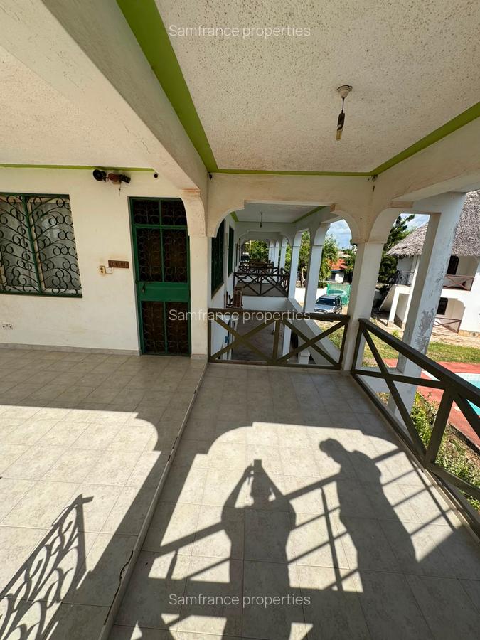 Furnished 0.25 ac Commercial Property with Service Charge Included at Kilua - 6