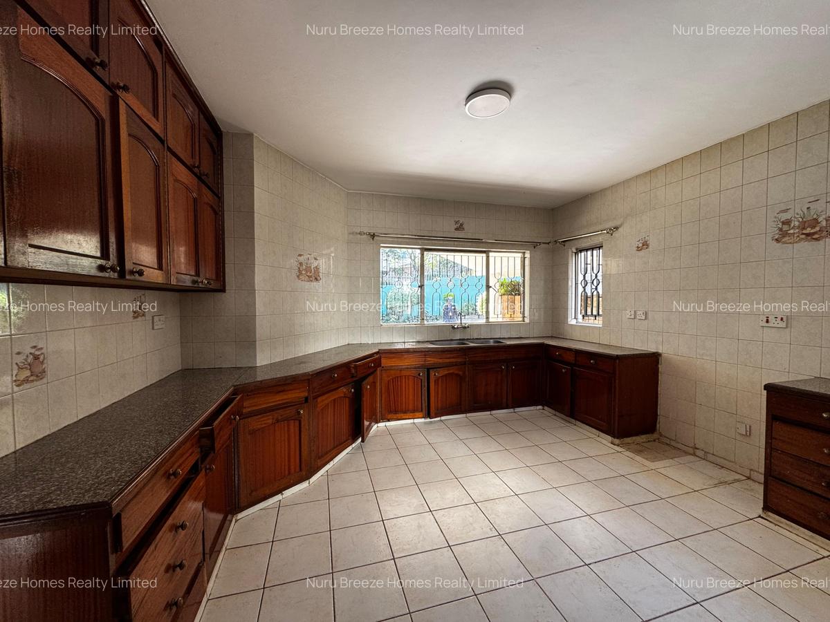 4 Bed Townhouse with En Suite in Spring Valley - 3