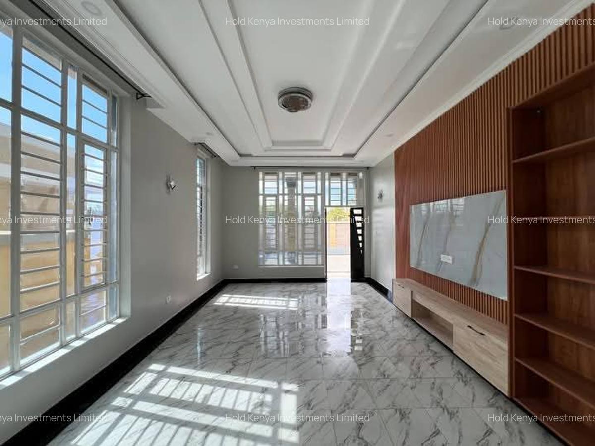 4 Bed House with En Suite at Riverside Drive - 5