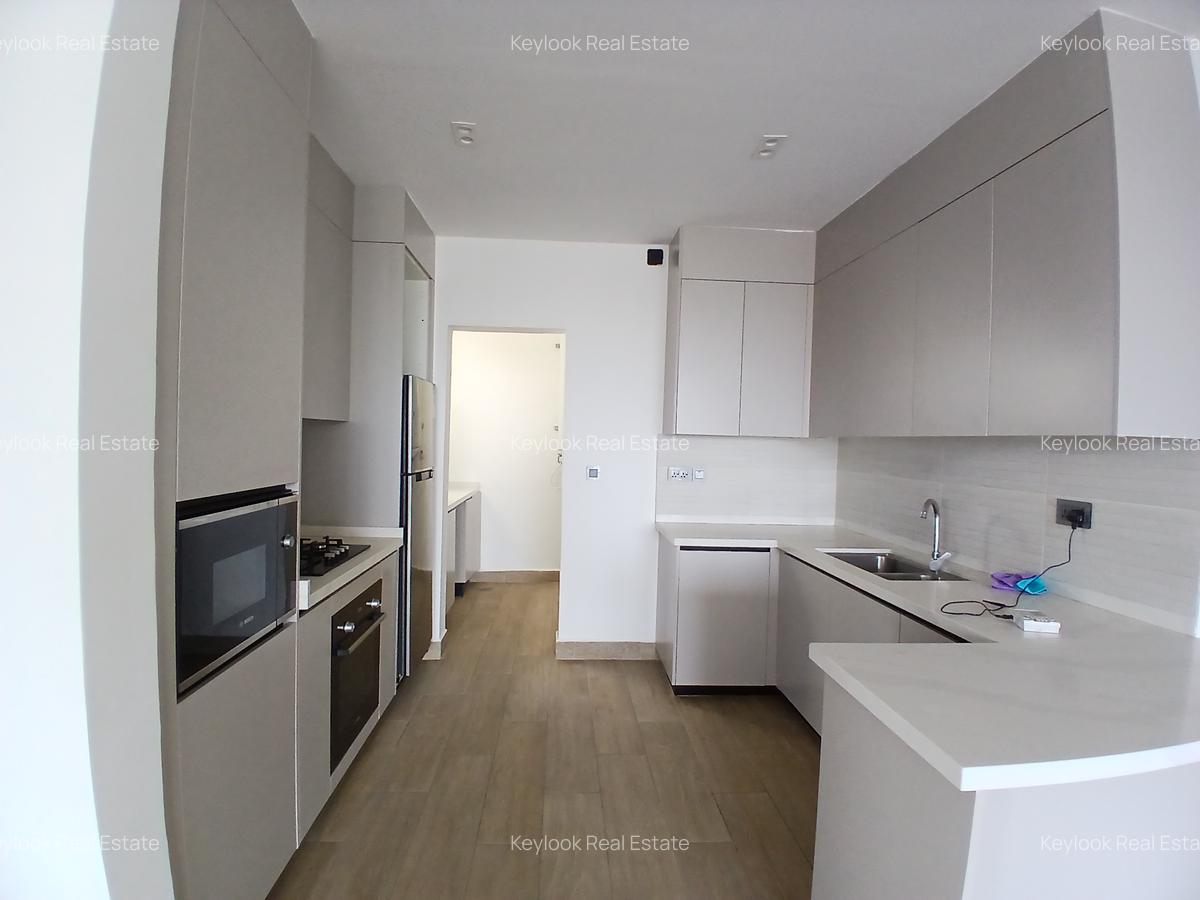 3 Bed Apartment with En Suite at Riverside Drive - 10