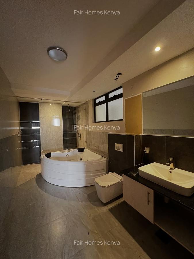 4 Bed Apartment with En Suite at Riverside Drive - 11