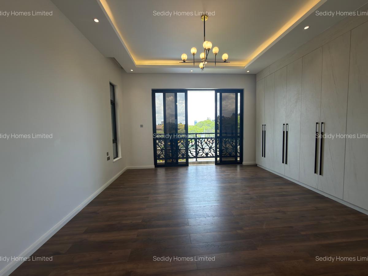 5 Bed Villa with En Suite in Lavington - 18