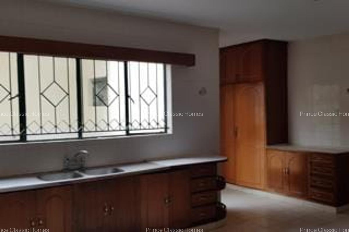 5 Bed Villa with En Suite in Lavington - 5